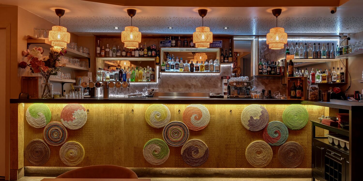 Le comptoir du bar du Restaurant O18